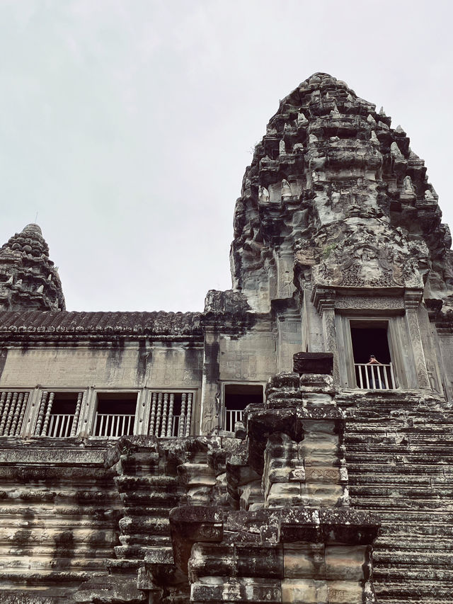 🛕 Hall of a Thousand Gods: Where Cambodia’s Divine Whispers Echo! 🌿