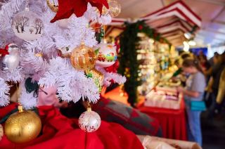 アトランタクリスマスマーケット：ホリデーの伝統がローレンスビルローンに移転して開催