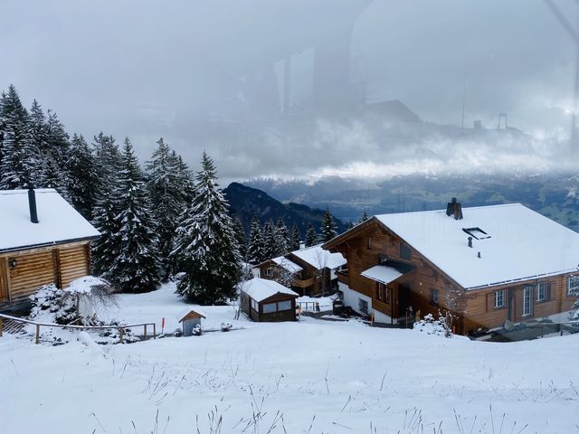 瑞士瑞吉山峰 很多來過瑞士的朋友都知道,瑞士對外開放的山峰有很多!今天給大家介紹一個在盧塞恩的山峰之 瑞士瑞吉山峰 很多來過瑞士的朋友都知道,瑞士對外開放的山峰有很多!今天給大家介紹一個在盧塞恩的山峰之