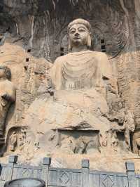 伊闕山水，龍門石窟