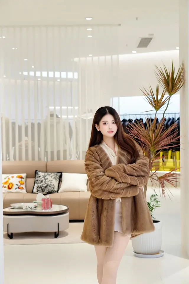 海寧皮革城挖到寶！雪豹皮衣太絕啦