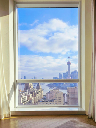 Shanghai Edition Hotel is truly amazing! The location is perfect! Right on Nanjing East Road pedestrian street, just downstairs you can check in at People’s Square, the Bund, and other popular spots