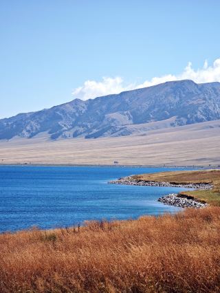 Sayram Lake, the place farthest from the ocean, with a blue more beautiful than the sea