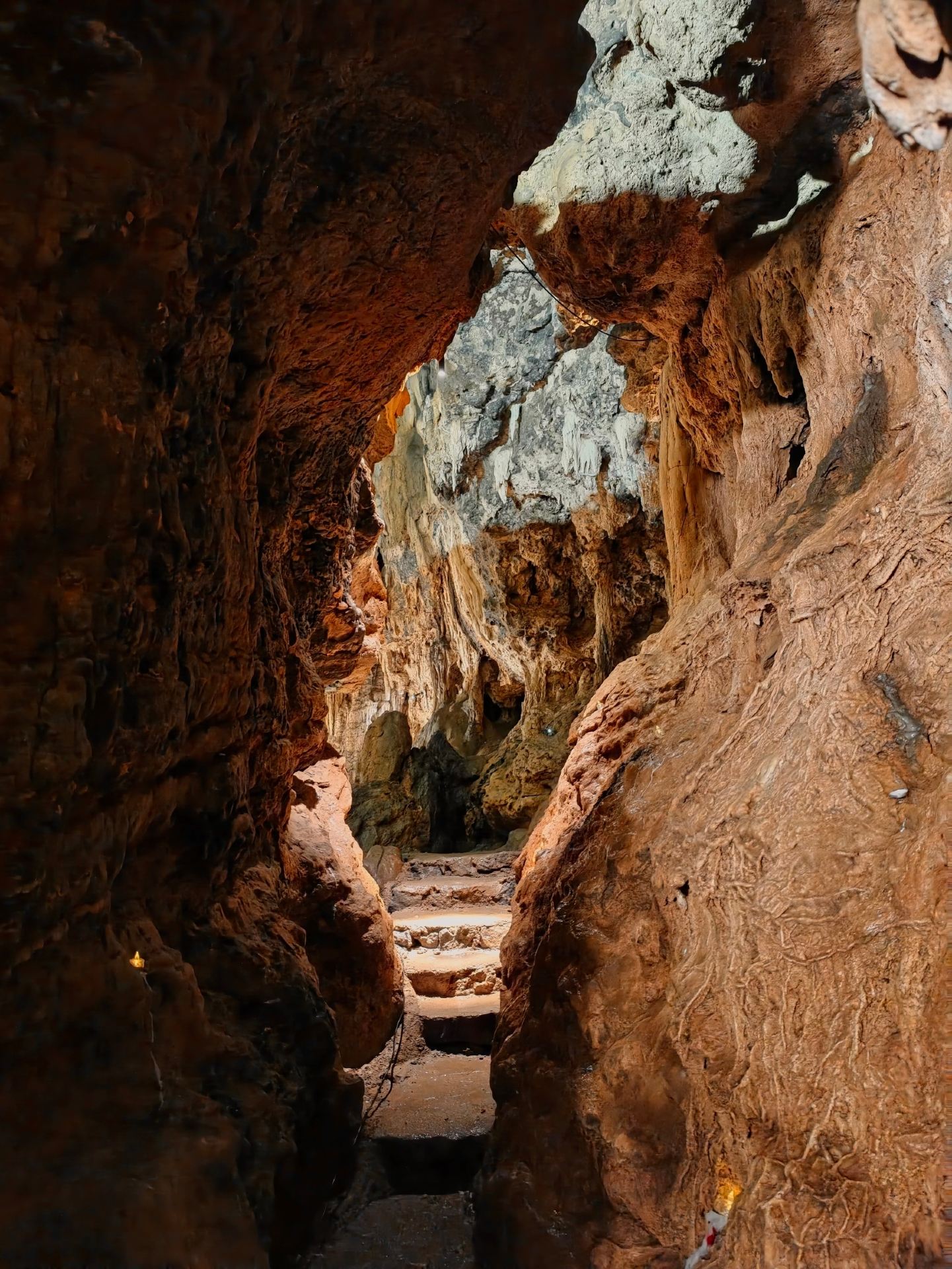 Guizhou's ultimate summer escape: this 14°C cave coffee shop is so healing
