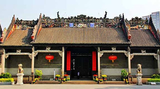 中文:岭南寻味|广东必游景点全攻略,山海古城与地道美食一次打卡
English:Explore Lingnan|Ultimate Travel Guide to Guangdong: Mountains, Coast, Ancient Towns & Authentic Cantonese Food
正文 Content
中文
广东,一座融合千年岭南古韵、碧海山海与烟火美食的宝藏目的地。既能漫步百年骑楼古街,探访古典岭南园林;也能奔赴蔚蓝海岸,看海岛日落;还可打卡世界级丹霞地貌,品尝享誉全球的早茶与粤式小吃。
✅ 必打卡景点推荐
1. 广州·陈家祠(陈氏书院):岭南古建筑巅峰,精美砖雕、灰塑,感受广府文化精髓
2. 广州·广州塔(小蛮腰):城市地标,登顶俯瞰珠江全景,夜景璀璨
3. 佛山·清晖园:广东四大名园之一,一步一景的岭南古典园林
4. 韶关·丹霞山:世界自然遗产,赤红丹霞奇峰,日出云海震撼
5. 清远·洞天仙境:喀斯特溶洞秘境,乘船穿行山水溶洞
6. 潮州·广济桥:中国四大古桥,世界最早启闭式桥梁,傍晚灯光秀绝美
7. 汕头·南澳岛:广东最美海岛,环岛公路、青澳湾北回归线打卡点,海鲜丰富
8. 珠海·日月贝:国内唯一海上歌剧院,纯白贝壳建筑,海边看日落
🍤 美食亮点
广式早茶、肠粉、煲仔饭、双皮奶、潮汕牛肉火锅、蚝烙、卤鹅,风味丰富,老少皆宜。
📌 旅行贴士
· 广东气候温暖,全年适合出行;夏季多雨,备好雨具
· 城市之间高铁发达,珠三角短途一日游非常方便
· 古城、园林建议慢游,感受本地市井烟火
English
Guangdong is a fantastic destination blending thousand-year-old Lingnan culture, stunning coastlines and mouth-watering local food. Wander through century-old arcade streets, visit classical Lingnan gardens, enjoy gorgeous island sunsets, explore world-famous Danxia landforms, and taste world-renowned Cantonese dim sum and snacks.
✅ Must-visit attractions
1. Chen Clan Ancestral Hall (Guangzhou): Masterpiece of Lingnan ancient architecture with exquisite brick carvings and sculptures.
2. Canton Tower (Guangzhou): City landmark, enjoy panoramic Pearl River views and amazing night lights.
3. Qinghui Garden (Foshan): One of the four famous classical gardens in Guangdong, elegant Lingnan scenery.
4. Danxia Mountain (Shaoguan): World Natural Heritage, famous for red sandstone peaks and sunrise sea of clouds.
5. Cave Wonderland (Qingyuan): Karst cave wonderland, take a boat trip through underground caves.
6. Guangji Bridge (Chaozhou): One of China’s four great ancient bridges, the world’s earliest open-close bridge with stunning night light show.
7. Nan’ao Island (Shantou): Top coastal island in Guangdong. Drive along the coastal road, visit Tropic of Cancer landmark and enjoy fresh seafood.
8. Zhuhai Grand Theater (Riyuebei): China’s only sea opera house with shell-shaped architecture, perfect for sunset views.
🍤 Food highlights
Cantonese dim sum, rice rolls, clay pot rice, double-skin milk, Chaoshan beef hot pot, oyster omelette and marinated goose. Suitable for all ages.
📌 Travel Tips
· Warm weather all year round. Rainy in summer, bring umbrella.
· High-speed rail connects cities easily, great for day trips around Pearl River Delta.
· Take your time in ancient towns and gardens to experience local daily life.