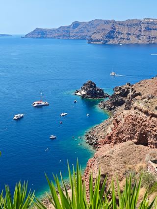 Secrets to capturing the Oia cliffs in one frame