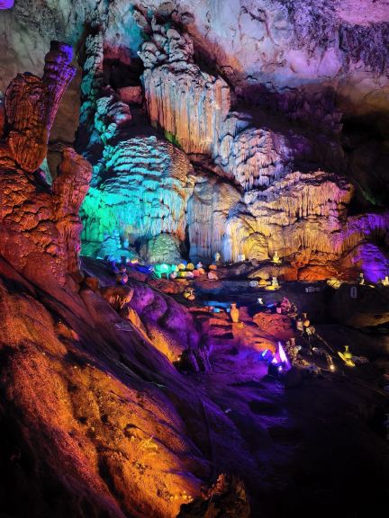 Explore Hongyan Fairyland and step into a hidden underground porcelain wonderland
