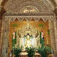 ก้อนหินแห่งศรัทธา..พระธาตุไจ้ก์ทิโย