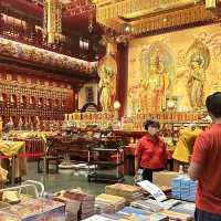 新加坡佛牙寺觀彌勒