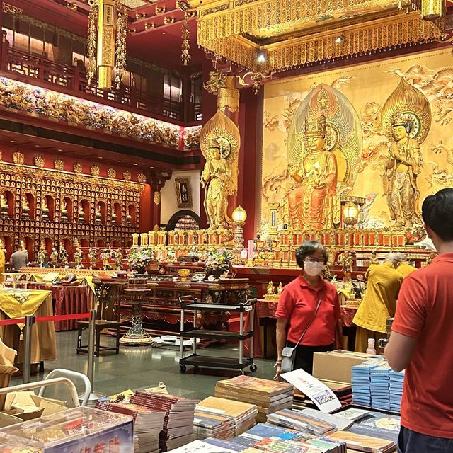 新加坡佛牙寺觀彌勒