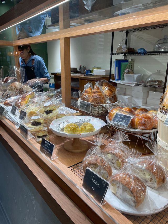 Miss V Bakery｜以肉桂捲聞名的咖啡烘培坊