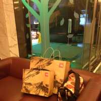 香港の高台に在る、STANFORD HILLVIEW HOTELは、ウェルカムスイーツが洒落てて、窓からの眺めは最高。