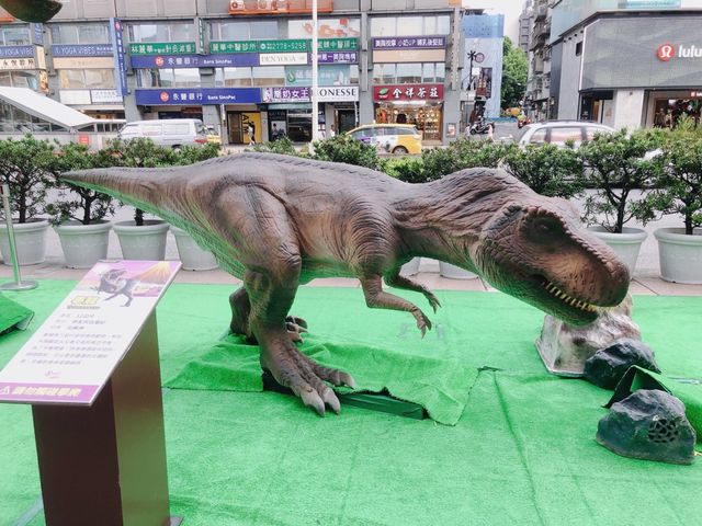 台北｜🦖🦕暑假親子拍照📷打卡好去處📍 Far Eastern SOGO Taipei Zhongxiao Store 遠東SOGO 台北忠孝館