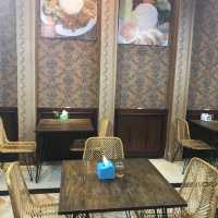 庫塔力寶廣場氣氛優雅的餐廳：Near kitchen