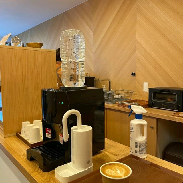 鴛泊港フェリーターミナル前　PORTO COFFEE