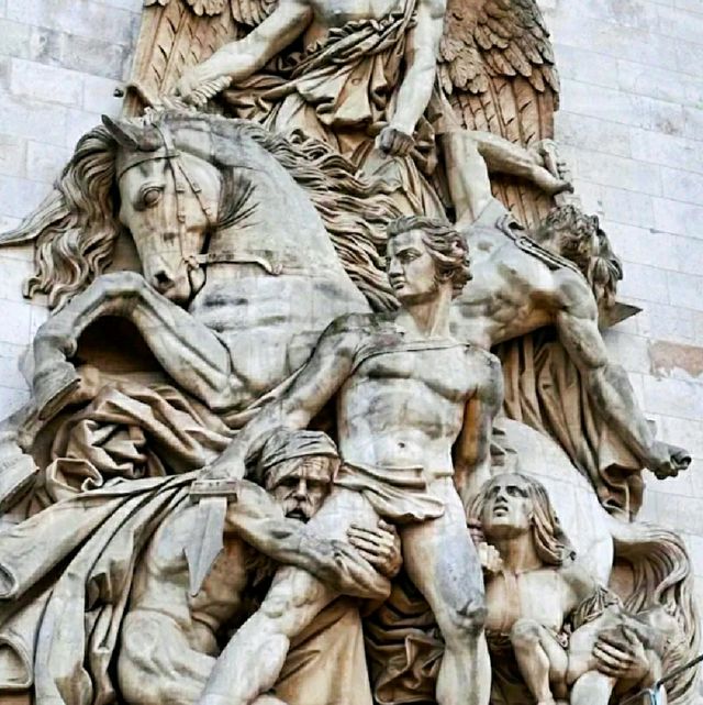 STUNNING MONUMENT IN PARIS!