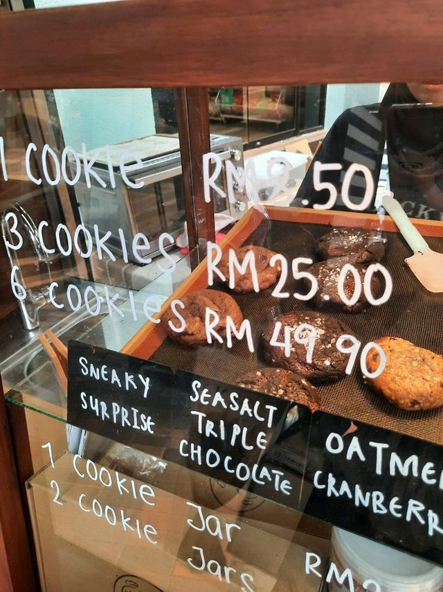 Local delights at Kasturi Walk 🇲🇾🇻🇦