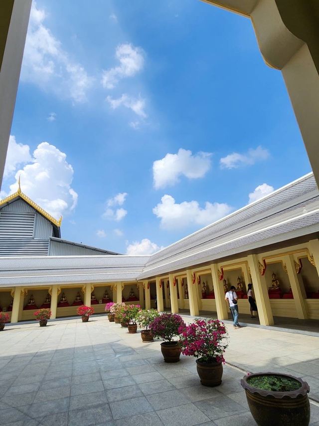 ย้อนเวลาไปแก้บนวัดหลวงพ่อโสธร