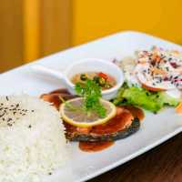Mango Yellow Cafe & Bistro