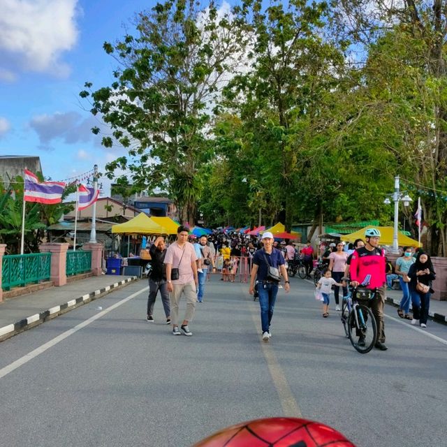 Hatyai Khlong hae floating market