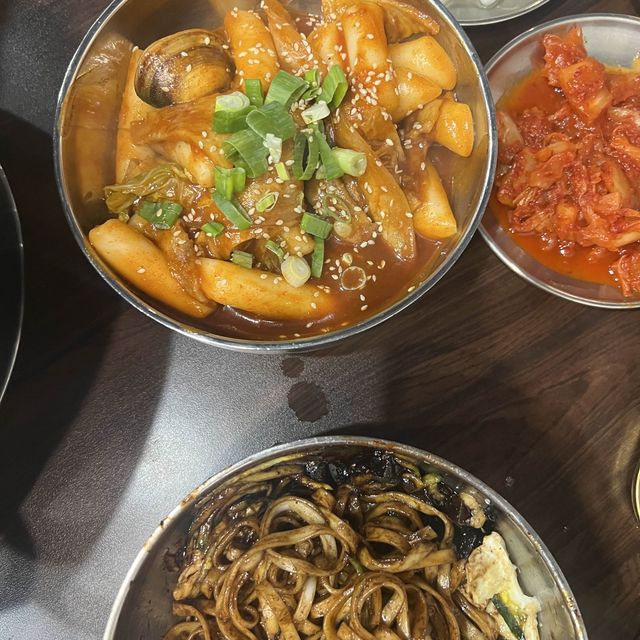 韓雞村-朋月栻 道地一隻雞火鍋 蒸海鮮 韓式料理吃好爽