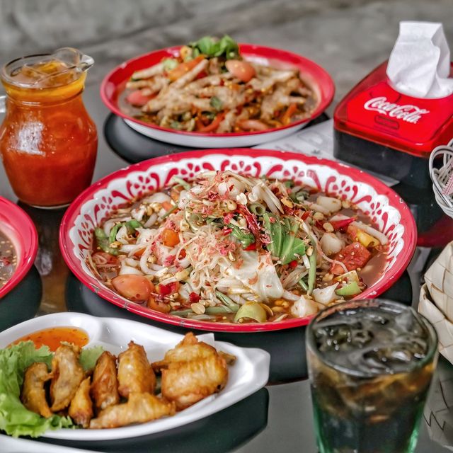 จัดจ้านลาดกระบัง! ไม่เผ็ด ไม่ขาย ส้มตำหม่องปลาแดก