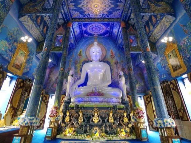 วัดร่องเสือเต้น วัดน้ำเงินแห่งเชียงราย 