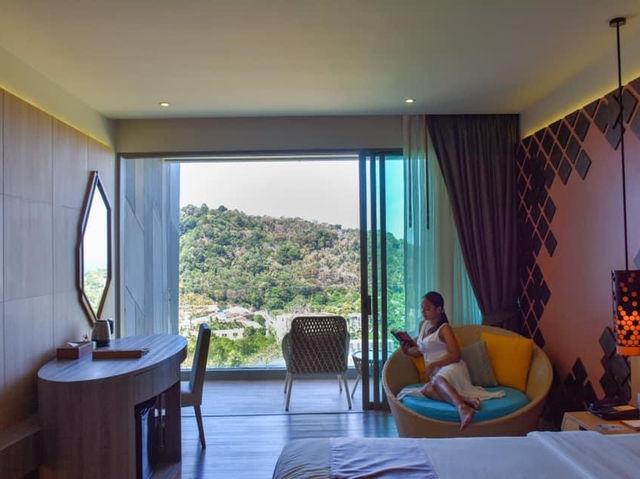Crest Resort & Pool Villas โรงแรมภูเก็ตวิวสุดปัง