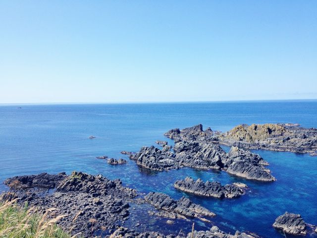 北海道　北海道観光　礼文島の外せない観光スポット！スカイ岬の海の青さに感動！