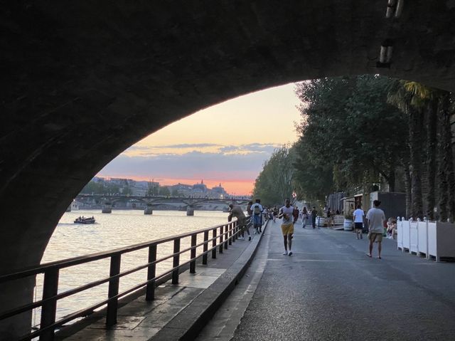 🇫🇷 프랑스 파리의 낭만적인 노을 🌅