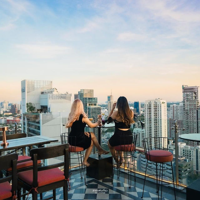 Skyview Hotel Bangkok  พี่พักใจกลางกรุง