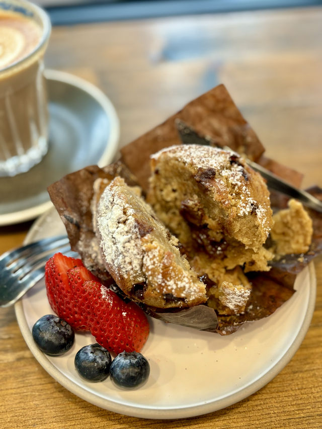 【灣仔】Blend & Grind：在春日的樹底下享受咖啡和鬆餅
