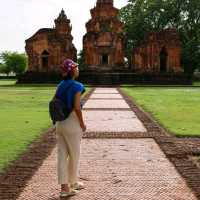 ปราสาทศีขรภูมิ งามสง่า เสน่ห์ศิลปะขอมโบราณ