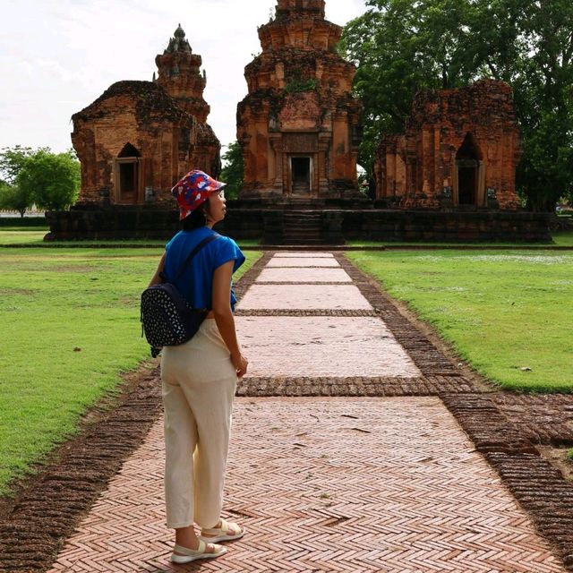 ปราสาทศีขรภูมิ งามสง่า เสน่ห์ศิลปะขอมโบราณ