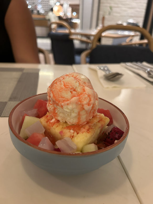 A list of things I ate at this resort