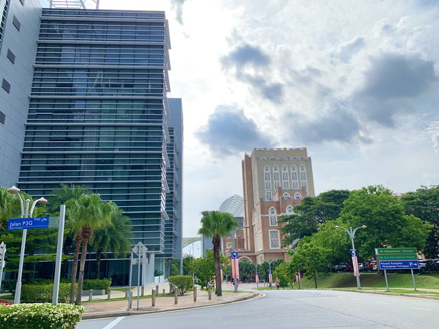 マレーシア　プトラジャヤ観光　荘厳な造りのFederal Court of Malaysia (裁判所)が凄いぞ！