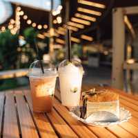 จุ่มริมนาคาเฟ่