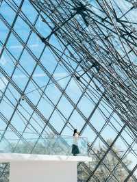 絵本の中に入り込んだような神秘的な白樺並木