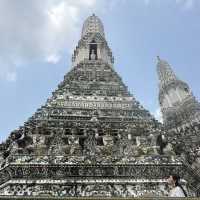 Capture Timeless Beauty: Photo Shoot in Traditional Thai Costume at Wat Arun