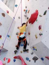 ปีนหน้าผาที่ “Climbling Society” 🧗