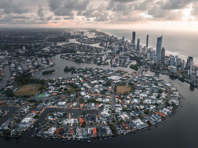 《天際線景觀》澳洲黃金海岸 Surfers Paradise 沙灘上空飛行航拍分享