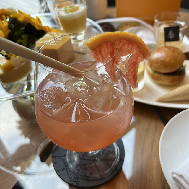 夏をイメージしたアフタヌーンティー🌻🫖