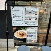 【大阪・十三】じっくり煮出した豚骨スープと水が決め手「創業麺類元年 1代目猿肉亭」