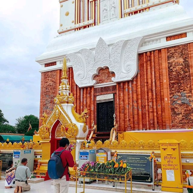 พระธาตุพนมฯ วัดดังนครพนม