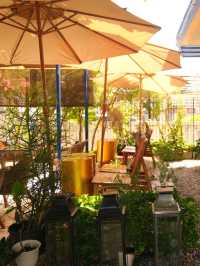 Manga & Hubba : คาเฟ่ริมทะเลบางเสร่