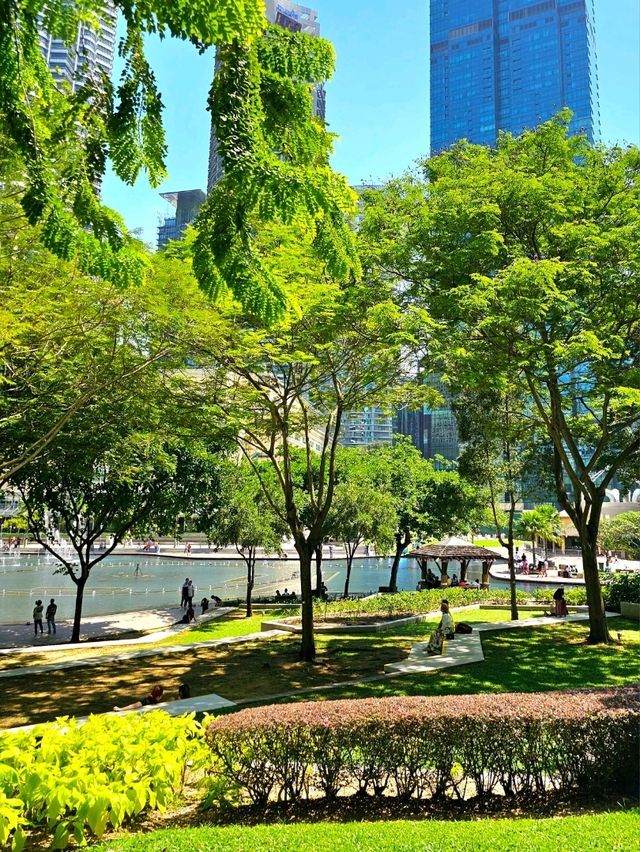 KLCC Park: สวนสาธารณะใจกลาง KL 🌱