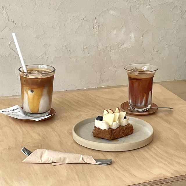 ホンデ・ヨンナムドンエリアで1番お気に入りのカフェ"Always au8ust"🤎 ホンデ・ヨンナムドンエリアで1番お気に入りのカフェ"Always au8ust"🤎