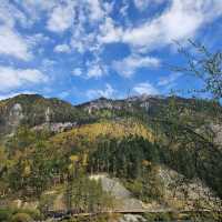 จิ่วจ้ายโกว (Jiuzhai Valley National Park)