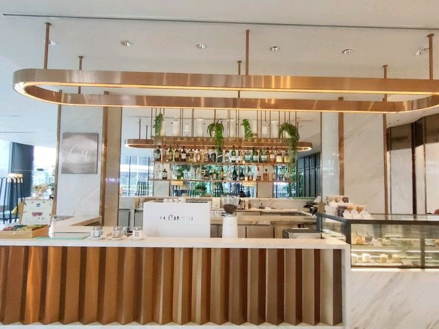 เที่ยวพักที่ Holiday inn and suites Rayong 