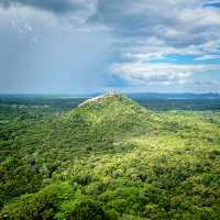 【スリランカ🇱🇰/シーギリヤ】岩壁上の王宮都市✨